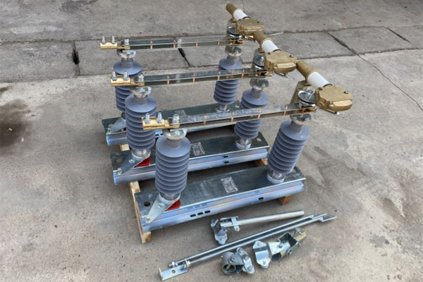Cầu dao cách ly 24kV - 35kV chém ngang