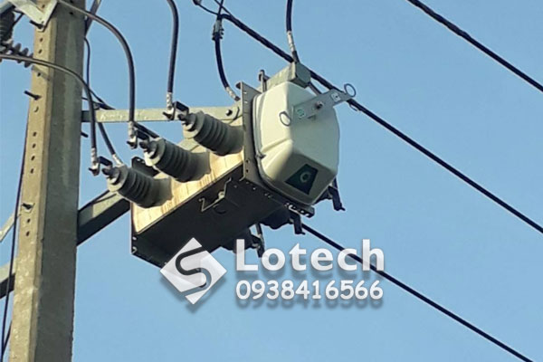 Cầu dao phụ tải LBS ABB lắp đặt trên cột ngoài trời
