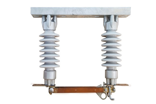 Dao cách ly (DS) 1 pha cách điện sứ