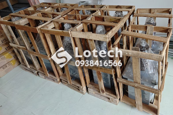 lotech-chuyen-cung-cap-may-bien-ap-cap-nguon-ngam-dau-1-pha-1-su Lotech chuyên cung cấp máy biến áp cấp nguồn 1 pha 1 sứ loại ngâm dầu