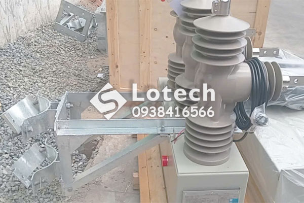 Lắp đặt bộ giá treo Recloser Entec