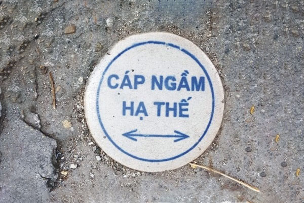 lap-dat-moc-su-bao-hieu-cap-ngam-ha-the Lắp đặt mốc sứ báo hiệu cáp ngầm hạ thế