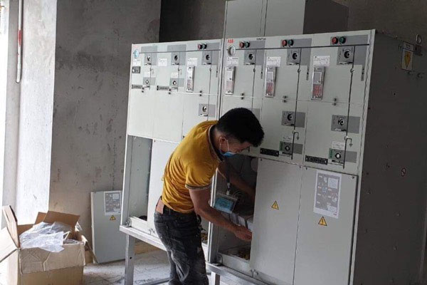 lap-dat-tu-trung-the-rmu-abb-cho-tram-bien-ap-1 Lắp đặt tủ RMU ABB SafePlus cho trạm biến áp