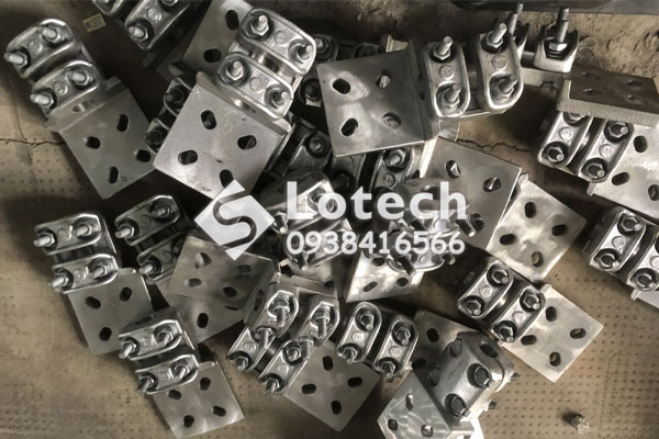 lotech-kep-cuc-cao-the-kep-cuc-thiet-bi-4-lo-ra-1-day Kẹp cực cao thế - Kẹp cực phẳng 4 lỗ ra 1 dây