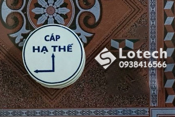 moc-su-bao-cap-ha-the-mui-ten-goc Mốc sứ báo cáp hạ thế mũi tên góc