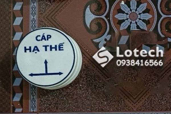 moc-su-bao-hieu-cap-ha-the-3-mui-ten Mốc sứ đánh dấu cáp hạ thế 3 mũi tên