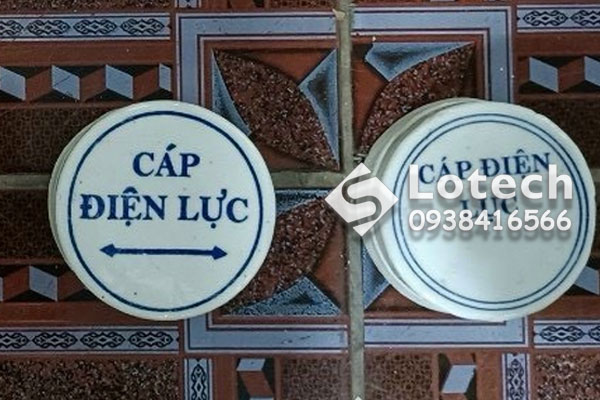 moc-su-canh-bao-cap-ngam-dien-luc-mui-ten-thang Mốc sứ cảnh báo cáp điện lực mũi tên thẳng