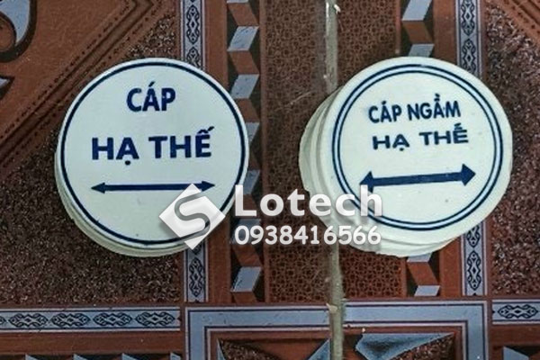 moc-su-canh-bao-cap-ngam-ha-the-mui-ten-thang Mốc sứ cảnh báo cáp ngầm hạ thế mũi tên thẳng