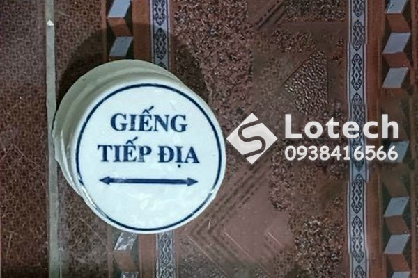 moc-su-canh-bao-gieng-tiep-dia Mốc sứ cảnh báo giếng tiếp địa