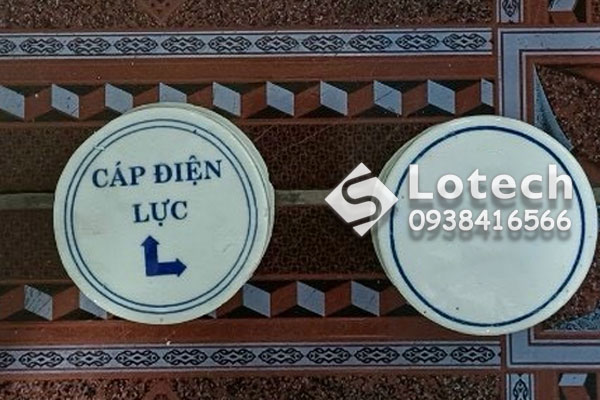 moc-su-dinh-vi-cap-dien-luc-chon-ngam-mui-ten-goc Mốc sứ định vị cáp điện lực chôn ngầm mũi tên góc