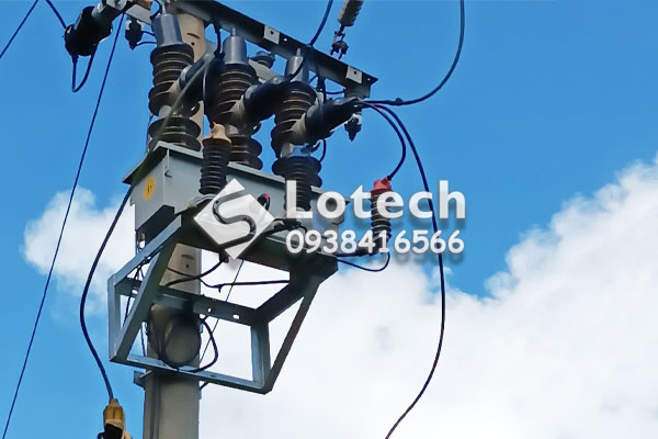 recloser-entec-lap-dat-tren-cot-ngoai-troi Recloser ENTEC lắp đặt trên cột ngoài trời