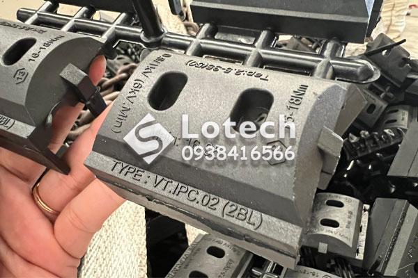 san-xuat-kep-re-nhanh-ipc-2-bulong Sản xuất kẹp rẽ nhánh IPC 2 bulong